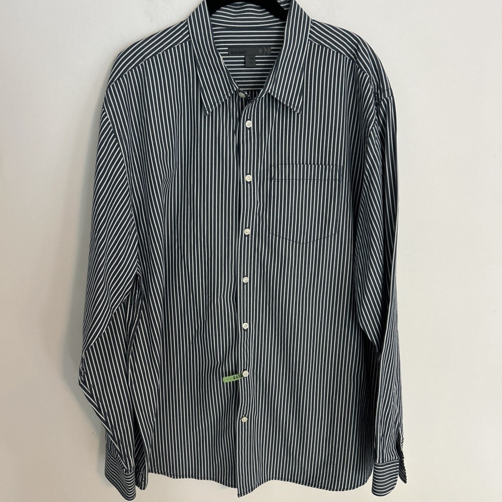 Old Navy Men's XXL Long Sleeve Button Up Collared  Blue White Stripe Shirt